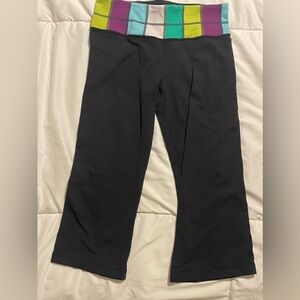 Grove Crop Colorful Quilted Waist Band Crop size 6 19in inseam.